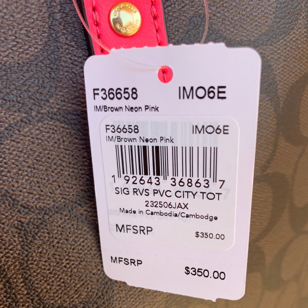 Gaby’sBags👜💕-NWT Coach Reversible Tote &Pouch - Picture 4 of 5